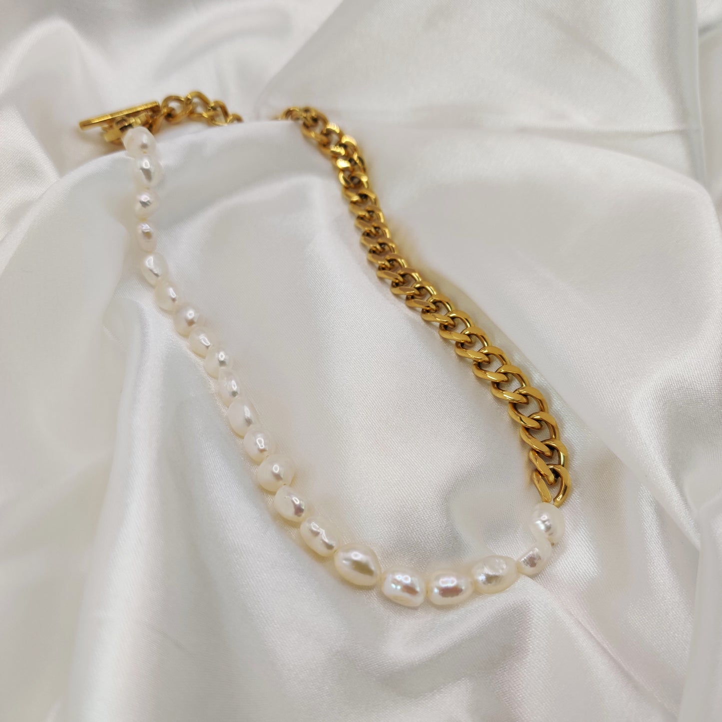 18K plated Half Half Peal & Chain Necklace