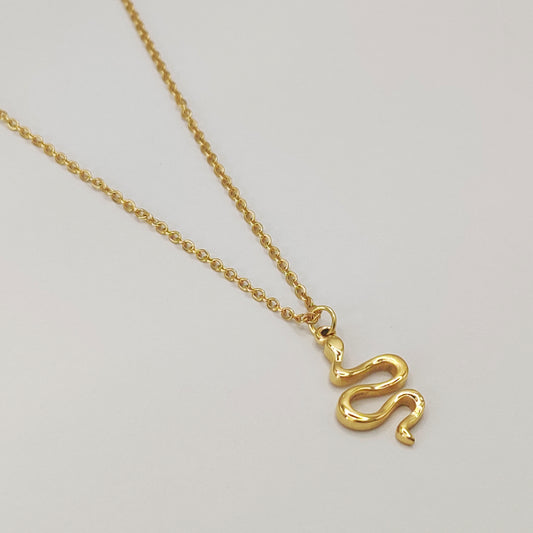 Smooth Curve Pendant Necklace