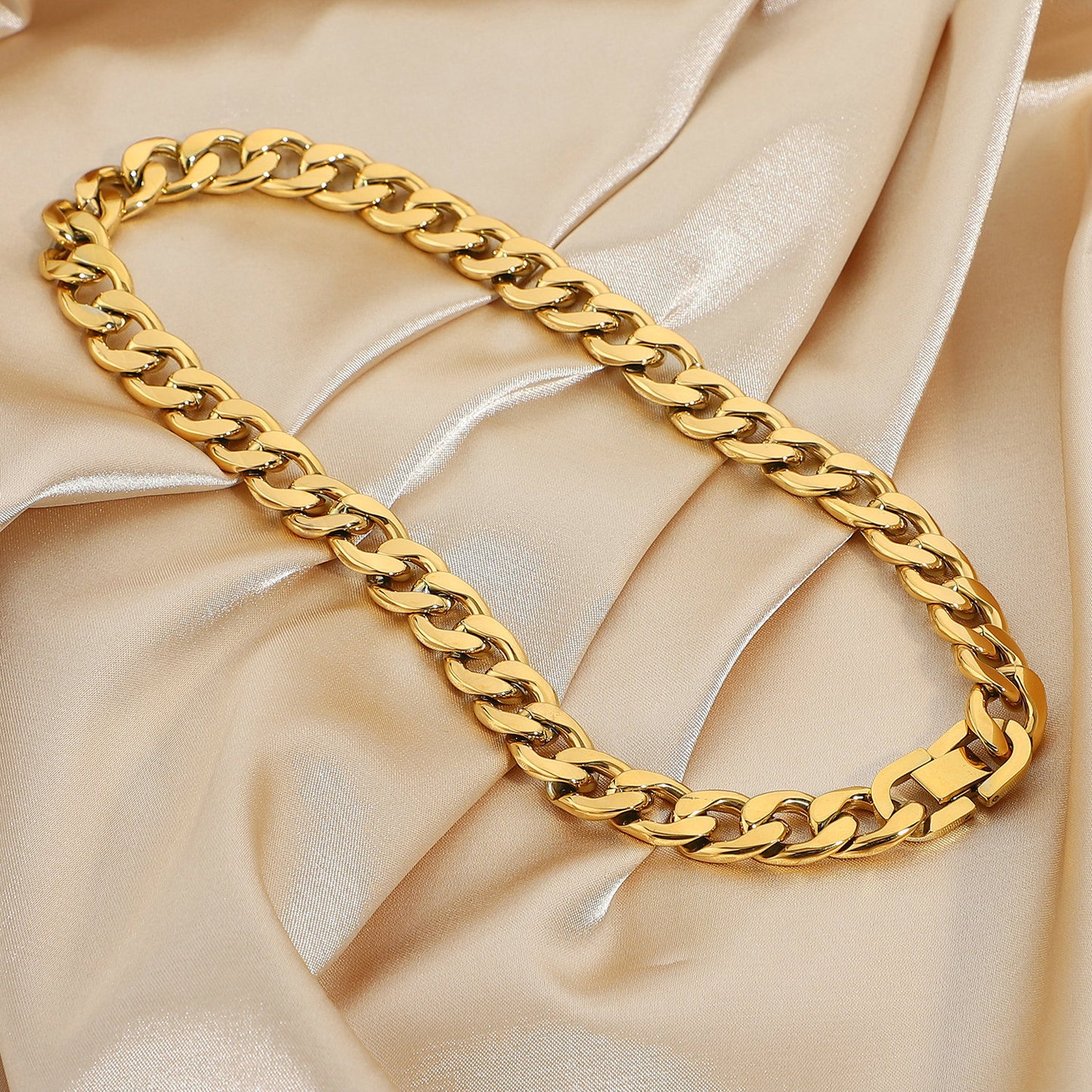 18K plated 1.2cm Thick Chained Necklace