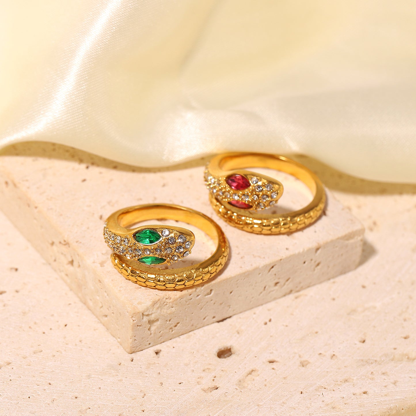 Snail Ring Green/ Red